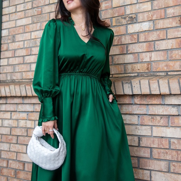 Beautiful V-neck Deep Green Silk Dress - Picture 3 of 5